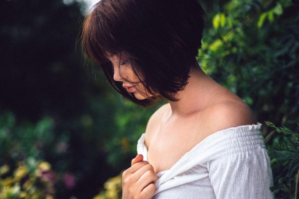 На аву девушка с каре