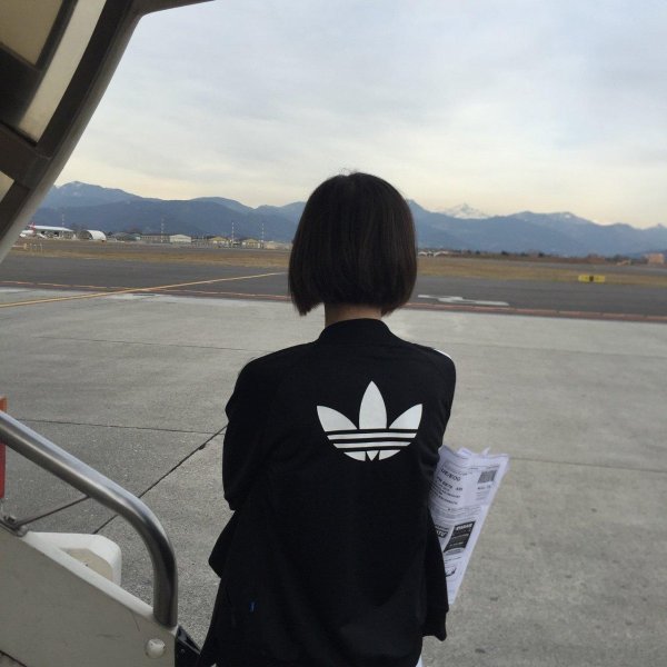 На аву девушка с каре