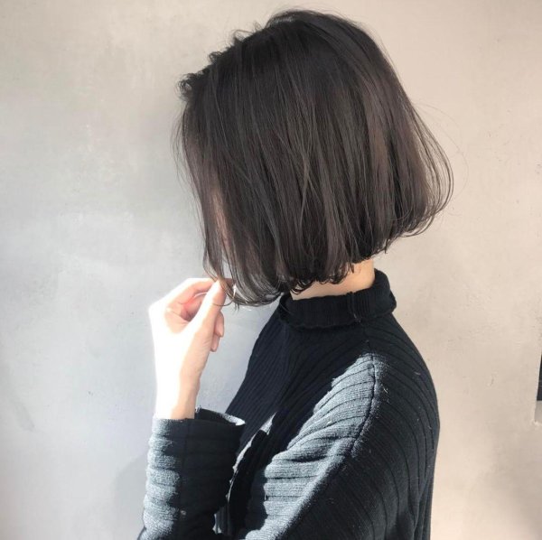 На аву девушка с каре