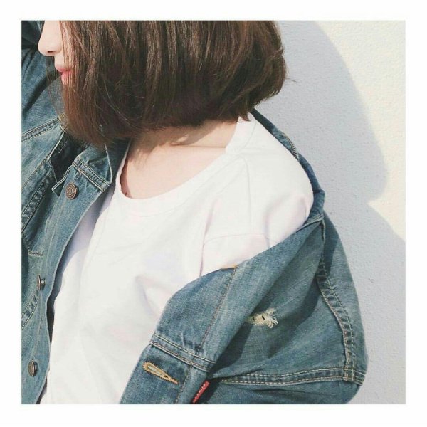 На аву девушка с каре