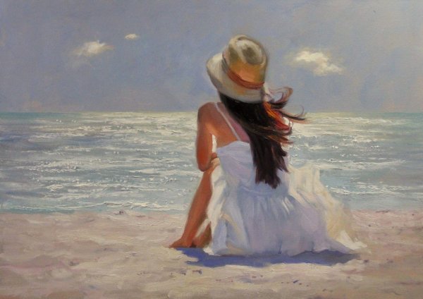 Девушка на берегу моря спиной