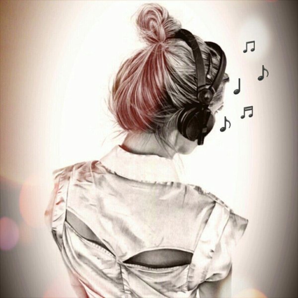 Девушка нарисованная на аву блондинка