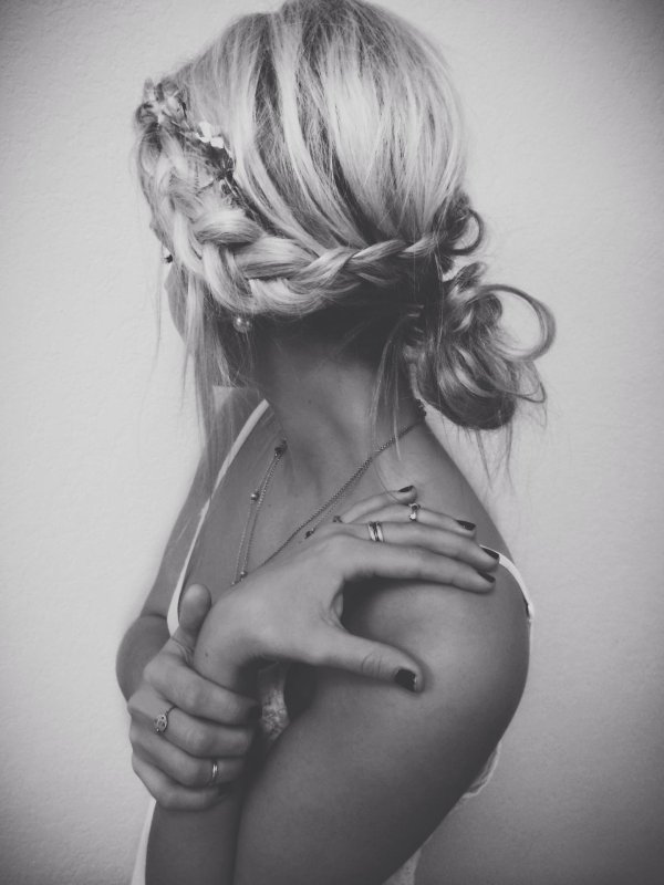 Девушка нарисованная на аву блондинка