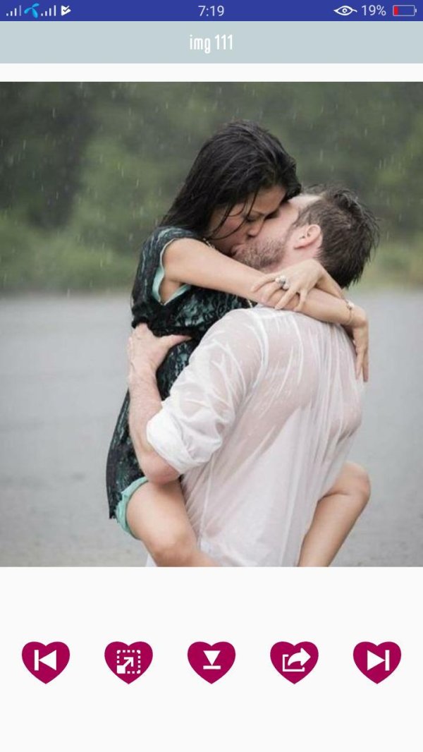 Любовь парень и девушка целуются