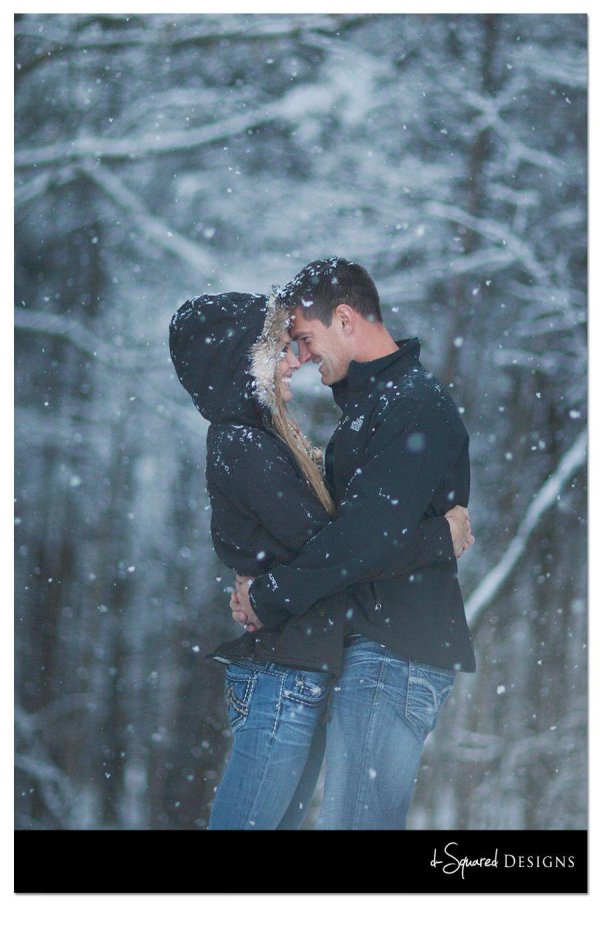 Парень и девушка вместе зимой