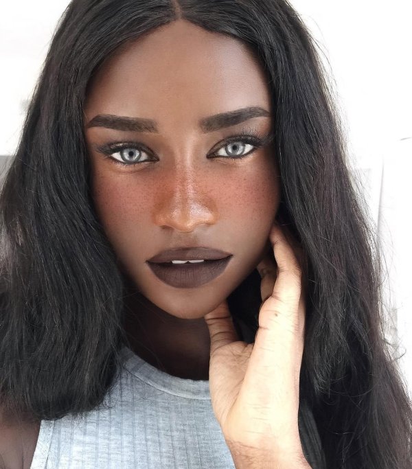 Девушка темная