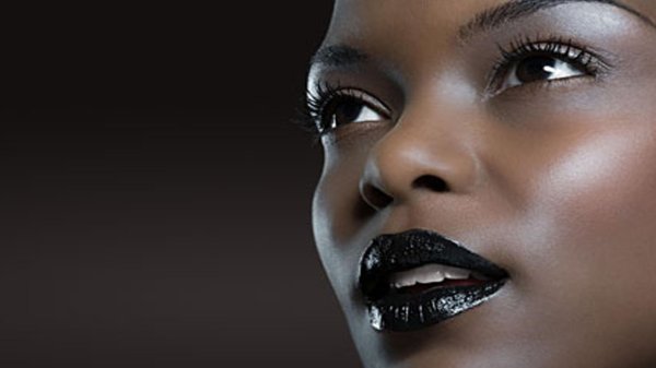 Девушка темная