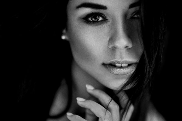 Девушка темная