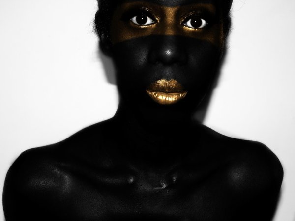 Девушка темная