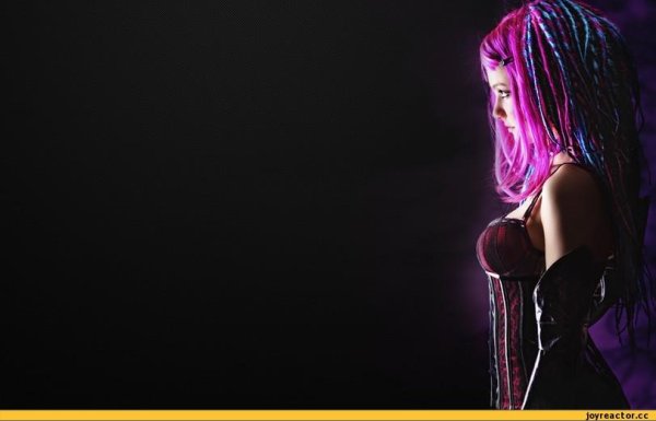 Девушка темная