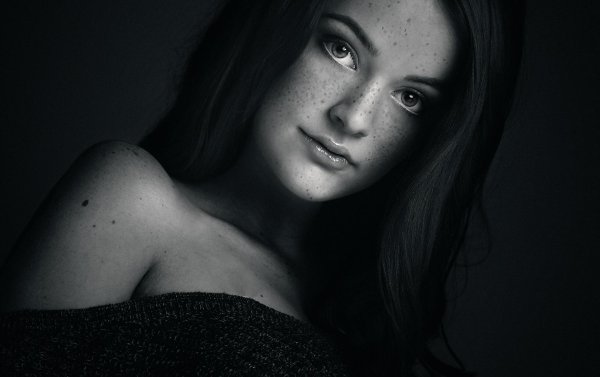 Девушка темная