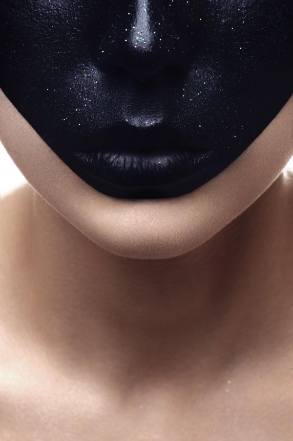 Девушка темная