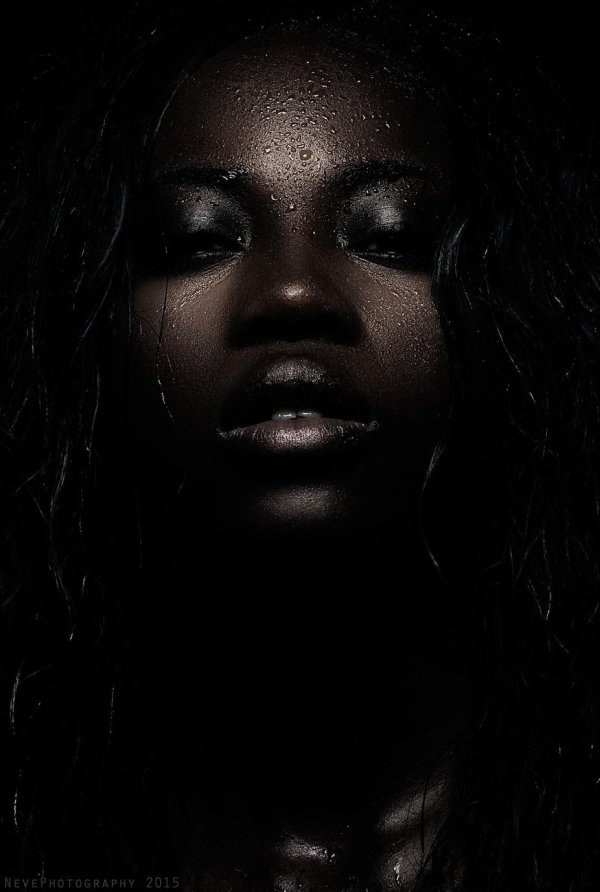 Девушка темная