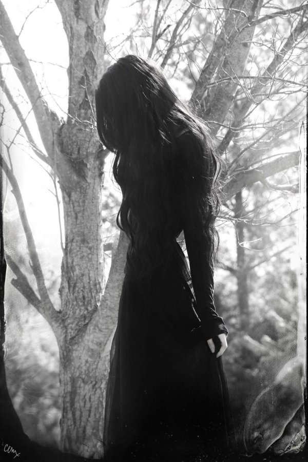 Девушка темная