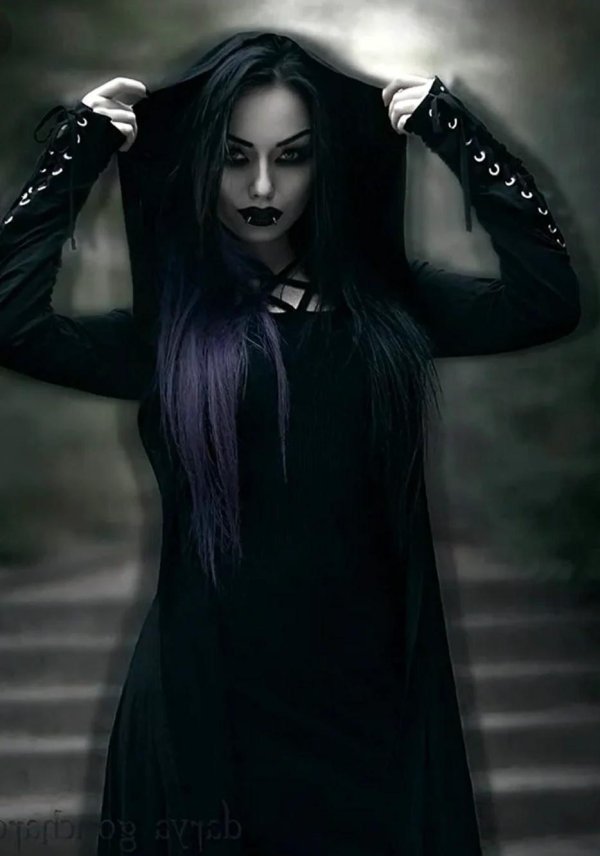 Девушка темная