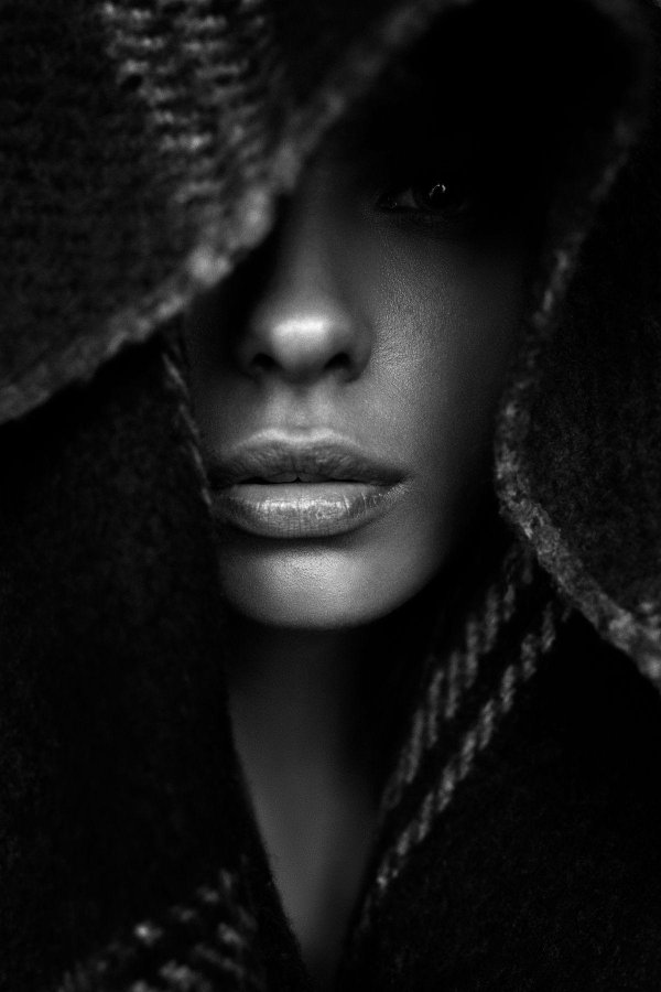 Девушка темная