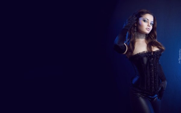 Девушка темная