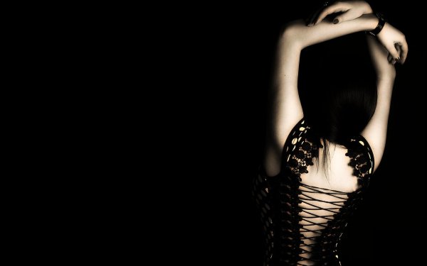 Девушка темная