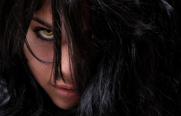 Девушка темная