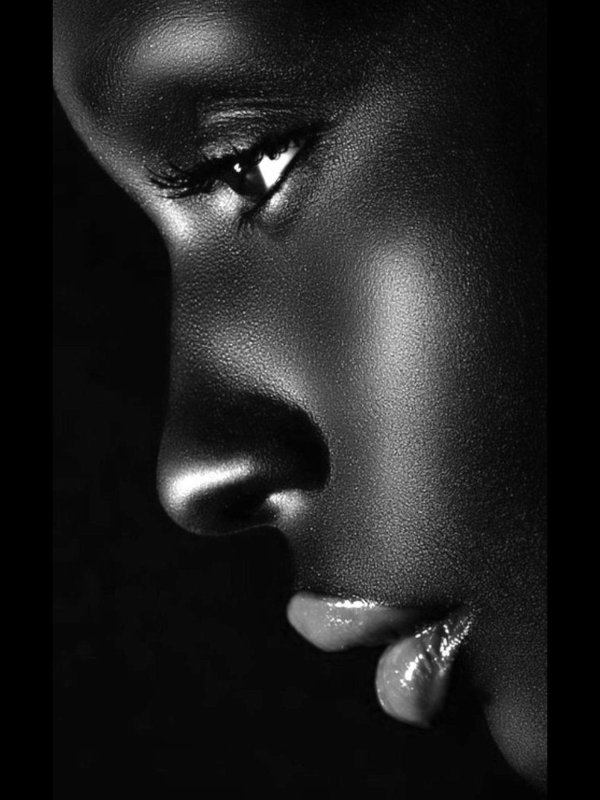 Девушка темная