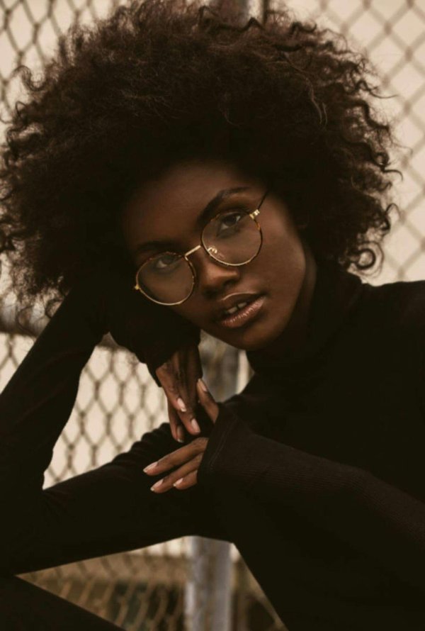 Девушка темная