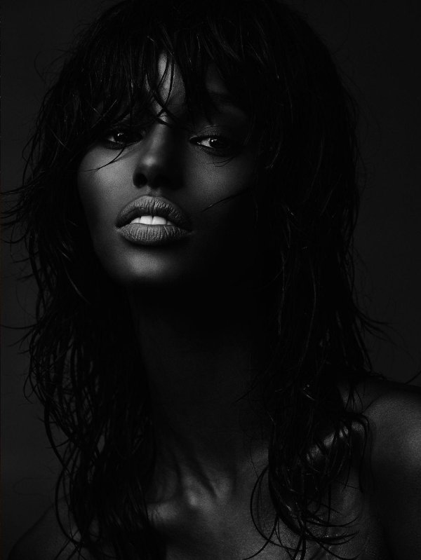 Девушка темная