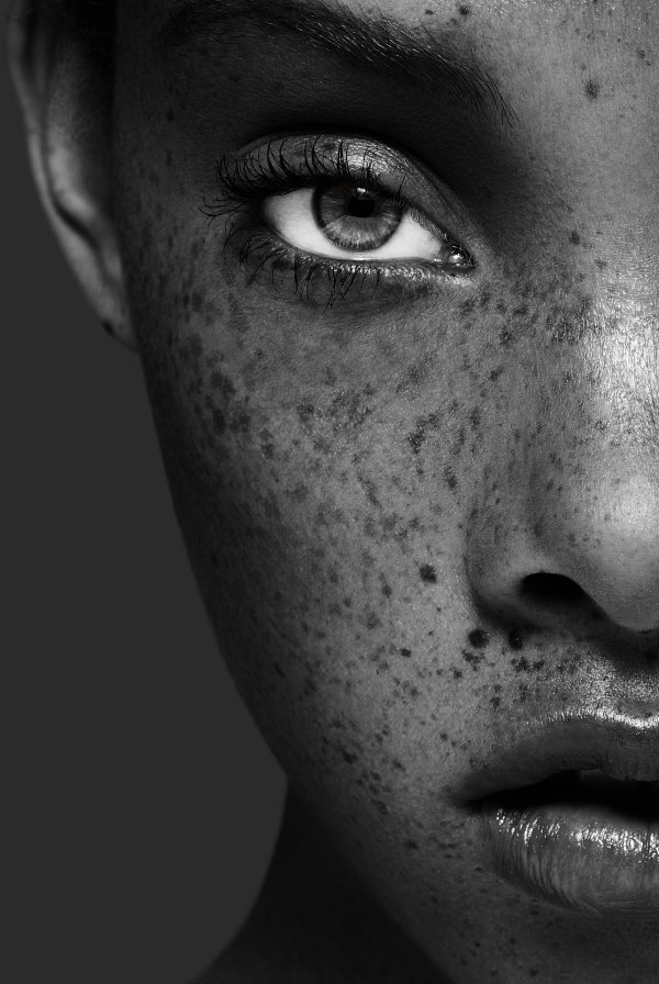 Девушка темная