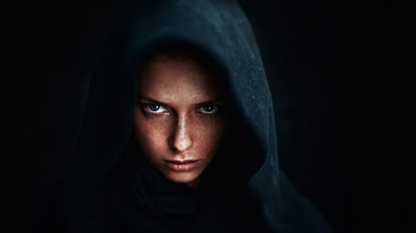 Девушка темная