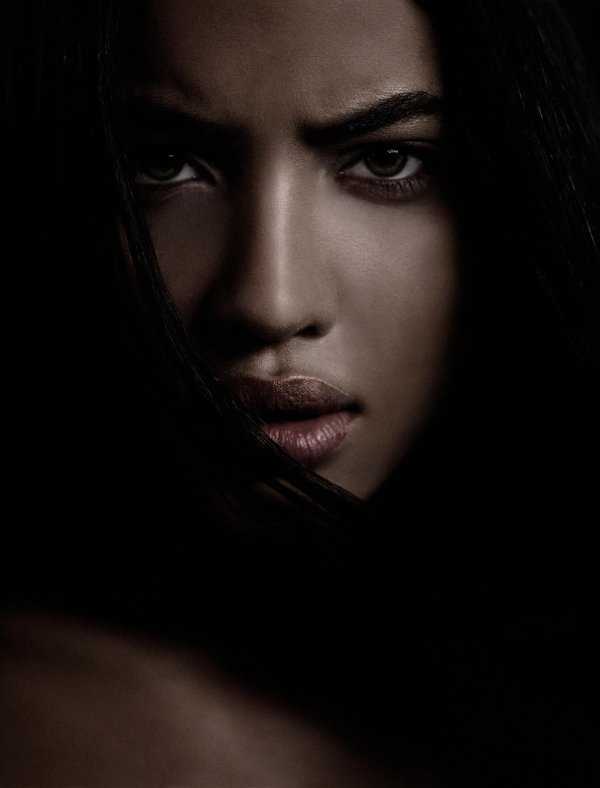 Девушка темная