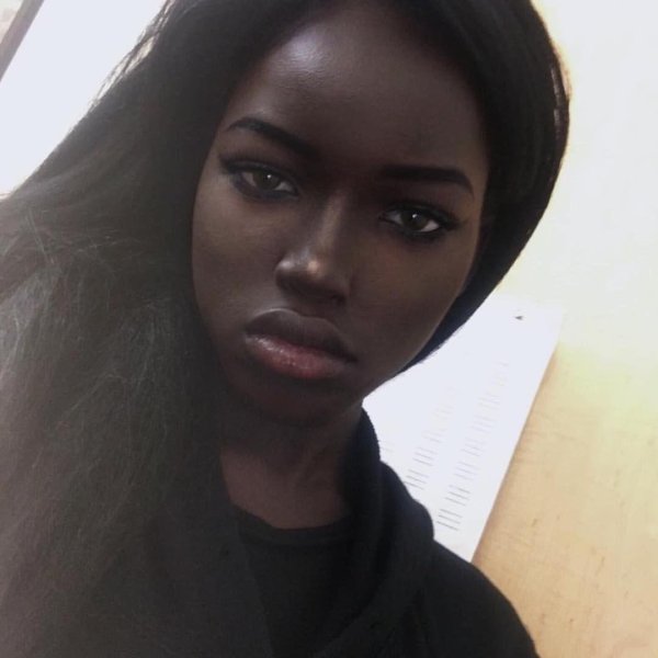 Девушка темная