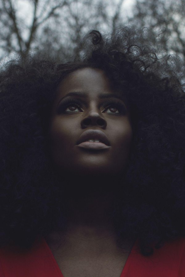 Девушка темная