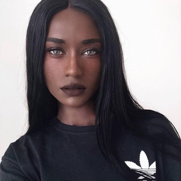 Девушка темная