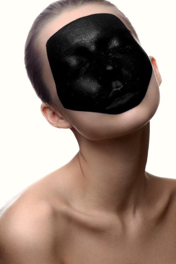 Девушка темная