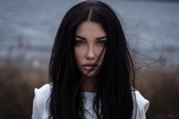 Девушка темная