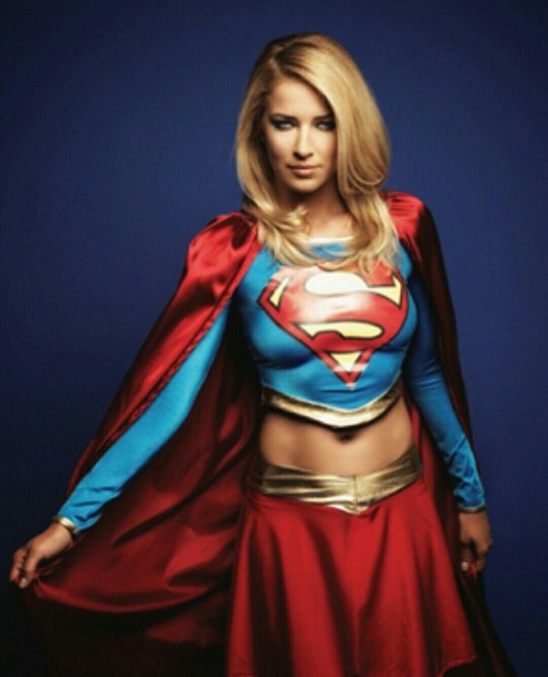 Супер девушка