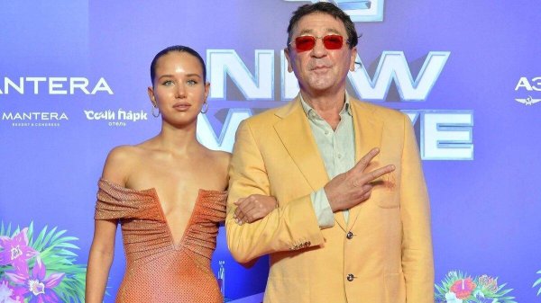 Супер девушка