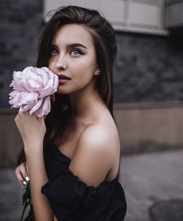 Катя девушка