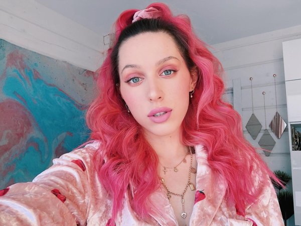 Катя девушка