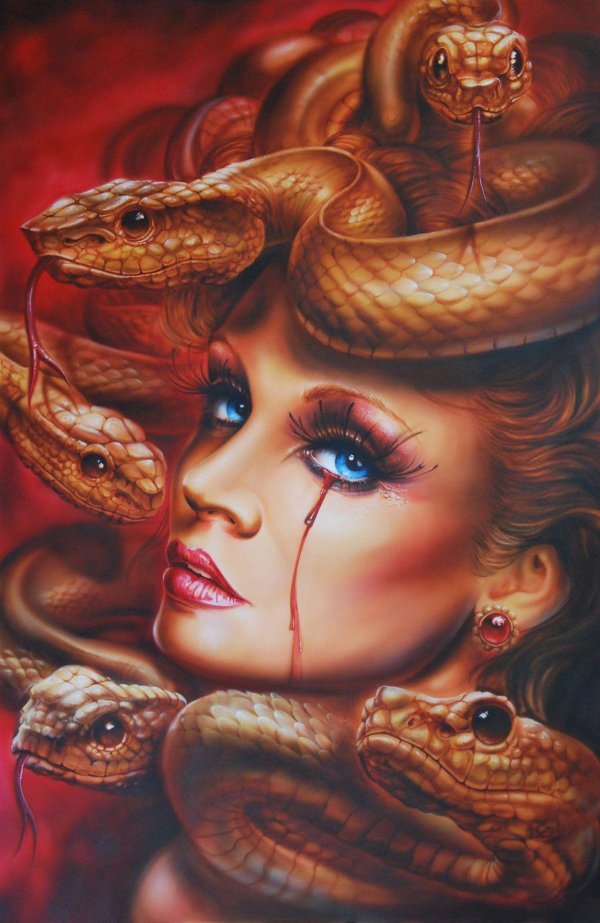 Девушка змея