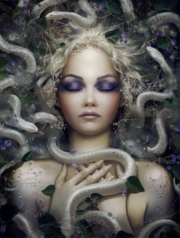 Девушка змея