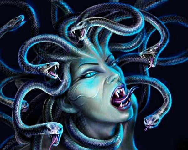 Девушка змея