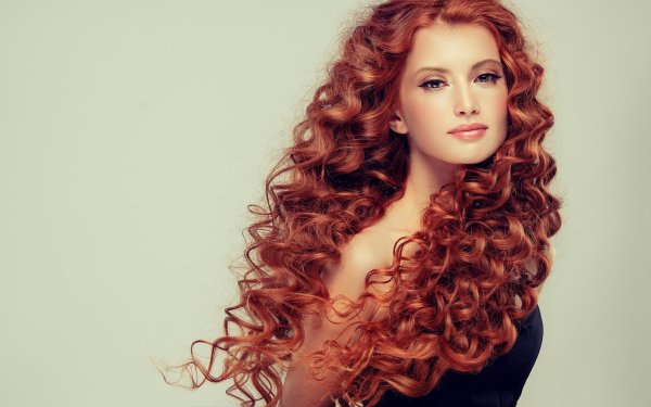 Кудрявая девушка