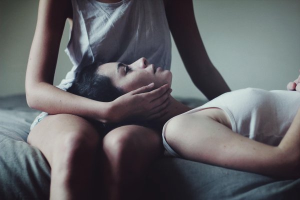 Девушка сверху