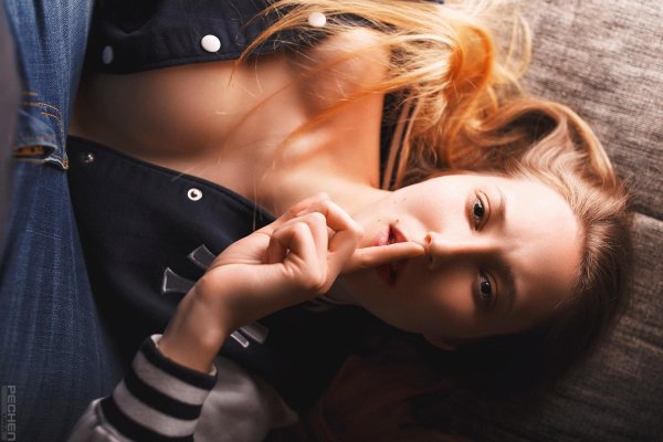 Девушка сверху