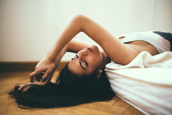 Девушка сверху