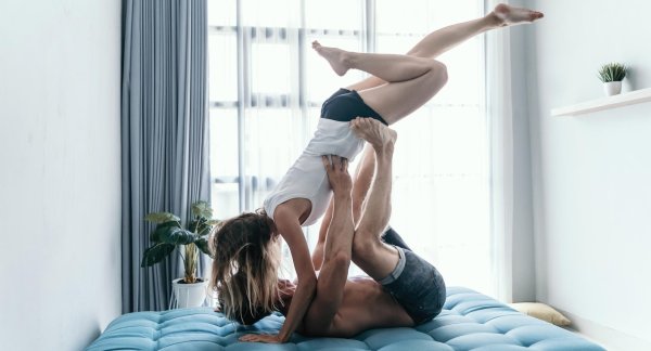 Девушка сверху