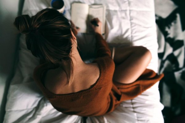 Девушка сверху