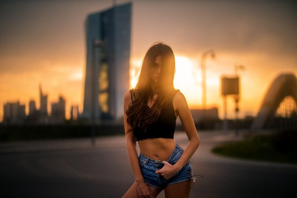 Девушка сверху