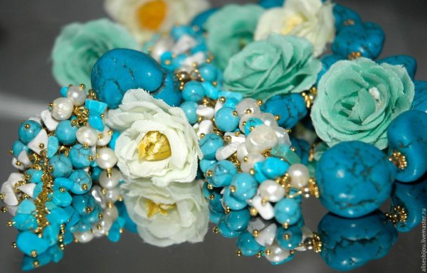 украшение из бирюзы