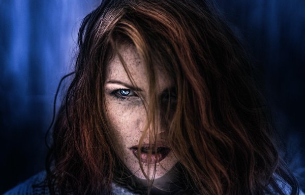 Злая девушка